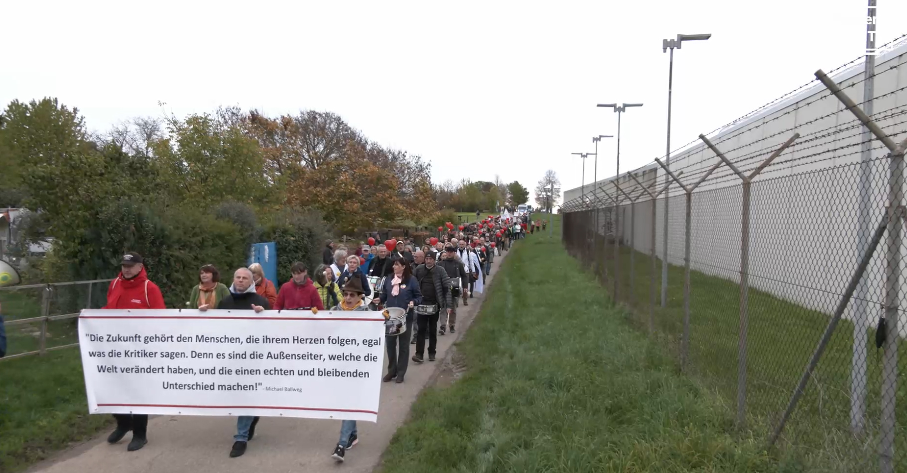 Stuttgart-Stammheim 6.11.2022 - Demo vor der JVA Stammheim für die Freilassung von Michael Ballweg