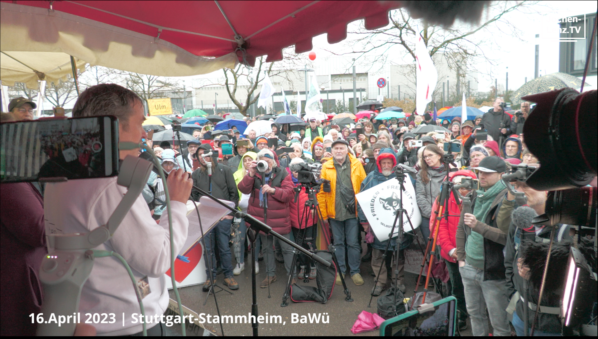 Stuttgart-Stammheim 16.4.2023 - Demo vor der JVA Stammheim f&uuml;r Frieden  Freiheit mit Michael Ballweg